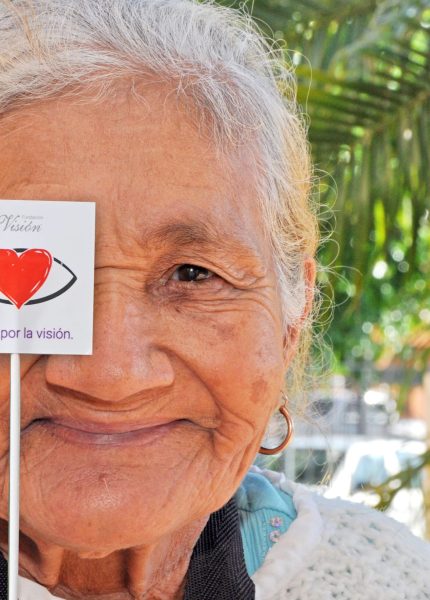 abuela ojito-min